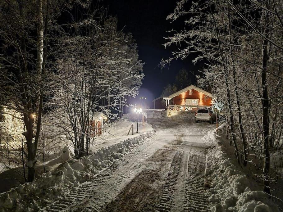 Mysig Stuga Med Sjoetomt, Naera Jaervsoebacken Buitenkant foto