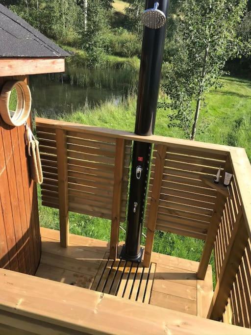 Mysig Stuga Med Sjoetomt, Naera Jaervsoebacken Buitenkant foto