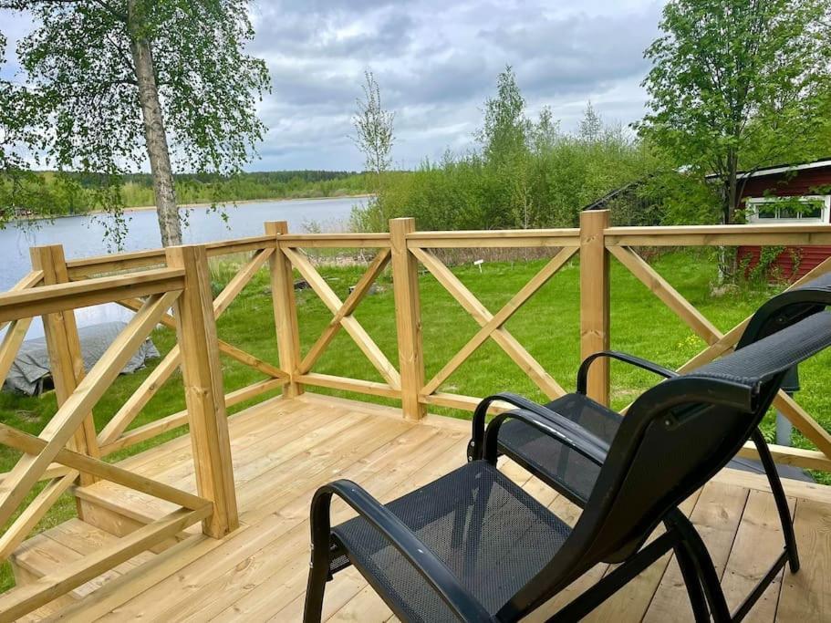 Mysig Stuga Med Sjoetomt, Naera Jaervsoebacken Buitenkant foto