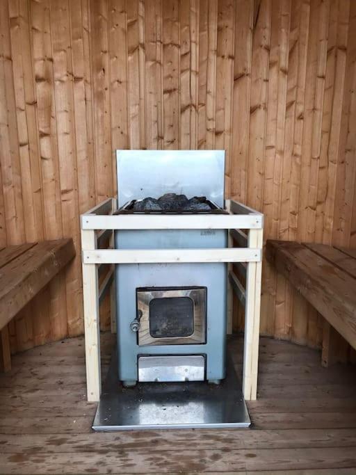 Mysig Stuga Med Sjoetomt, Naera Jaervsoebacken Buitenkant foto